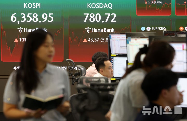주식판 롤러코스터에 지친 개미들, 한 달 만에 은행 예금 35조 몰렸다