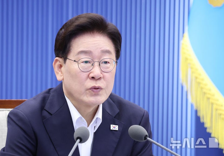 <b>이 대통령</b>, 6시간 <b>부동산 회의</b>서 공급 논의…"기존 사고 방식에 매달리...