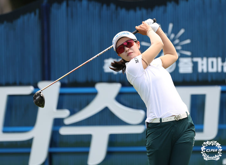 <b>박민지</b>, KLPGA 제주삼다수 2R 공동 2위..통산 21승 도전