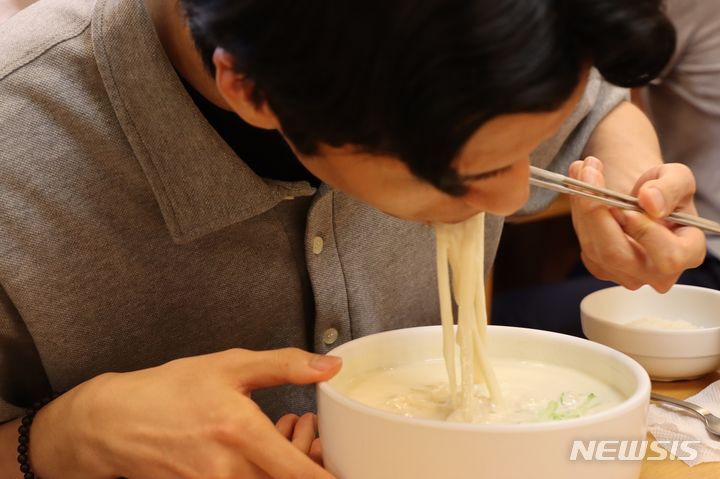 "콩물 꽈배기 먹었어요"…밥 한공기 드신겁니다