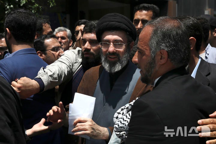 이란 매체, 모즈타바 영상 공개…'날짜 미상'에 의문 여전
