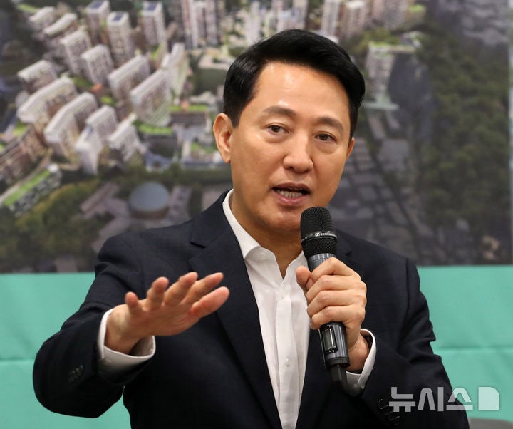 <b>오세훈</b>, 서계·청파 <b>정비사업</b> 점검…"멸실 빼도 1695세대 순증"