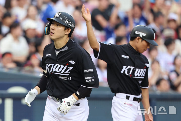 '9회 6득점' KT, NC 7-3으로 꺾고 60승 선착…LG <b>카라스코</b>, KBO 첫 승(종합...