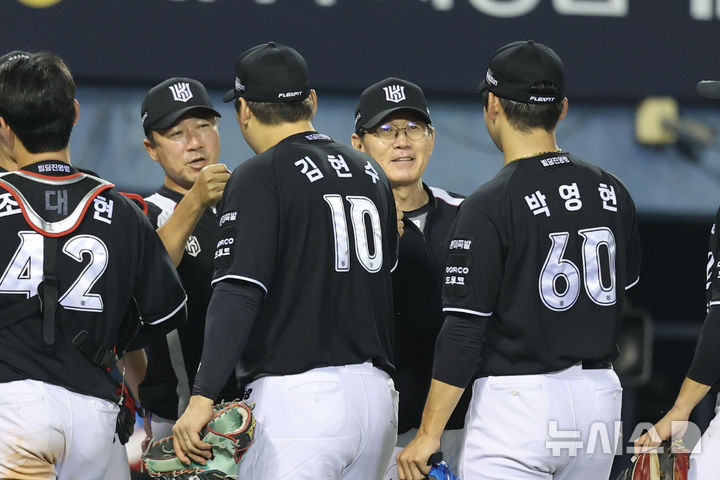 '1위 경쟁' KT-삼성, 60승 선착 도전…77.8% KS 직행 확률 잡아라
