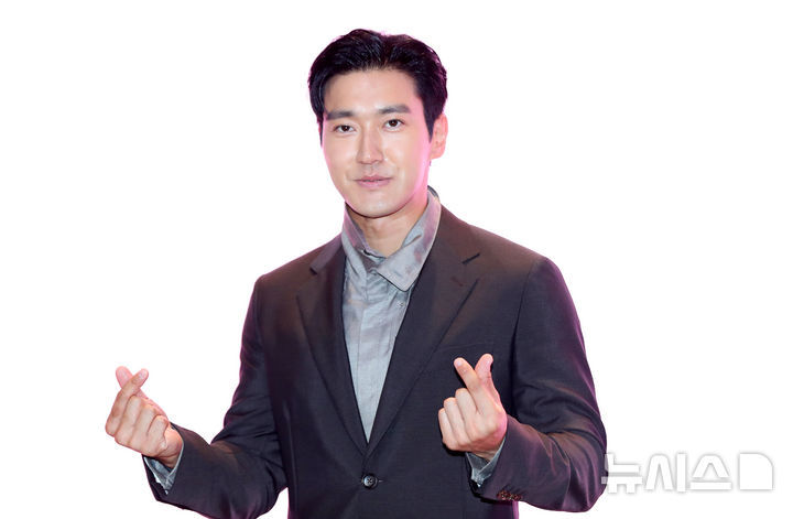 최시원, <b>김희철 태극기</b> <b>사과</b>에 "너무 예의 차려 말해"
