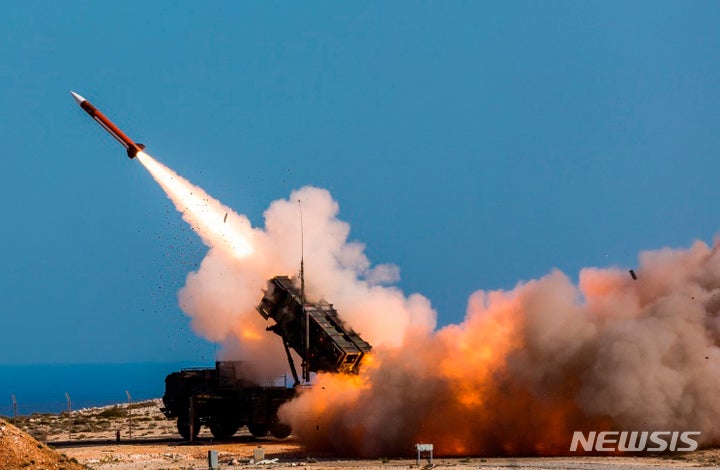 [AP/뉴시스] 2017년 자료 사진으로,그리스 크레타섬 하니아의 북대서양조약기구(NATO·나토) 미사일 발사시설에서 패트리엇 미사일이 발사되고 있다.(사진=뉴시스DB)