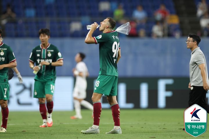 <b>축구선수</b>협, 폭염 설문조사…"<b>선수</b> 86.2% 신체 부담"