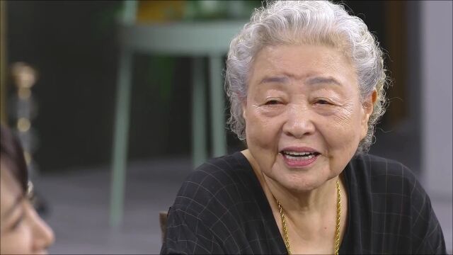 <b>강부자</b> "20대에 40대 중매쟁이 역할로 데뷔했다"