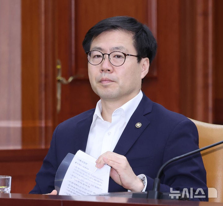 '대미 관세협상 참여' <b>여한구 직권면직</b>…사유 미공개