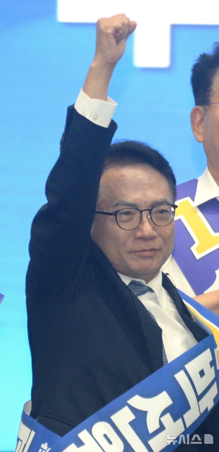 與 <b>최고위원</b> 1위 뒤바뀌어…박선원·최민희·서미화·김용·한민수順(종...