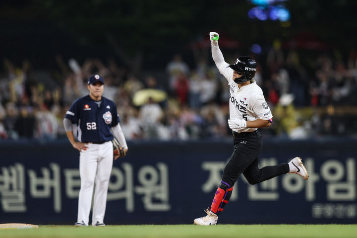 KIA, 6-1로 두산 꺾고 반 경기차 추격…'6이닝 1실점' <b>양현종</b>, 시즌 8승