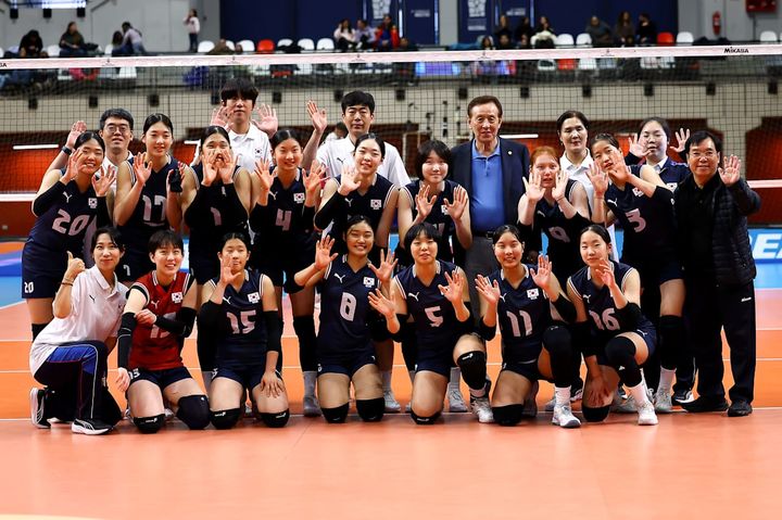 <b>U</b>-<b>17 여자배구</b>, 태국 3-0 완파하고 세계선수권 5·6위 결정전 진출