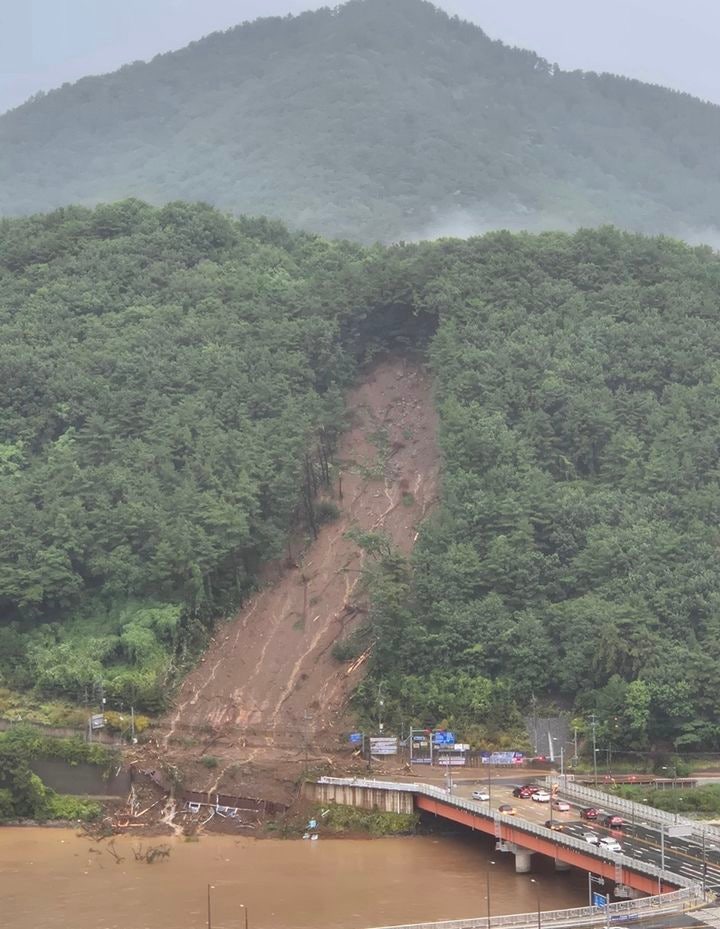 4대 은행, <b>경남 폭우</b> 피해에 <b>긴급</b> 금융<b>지원</b>(종합)