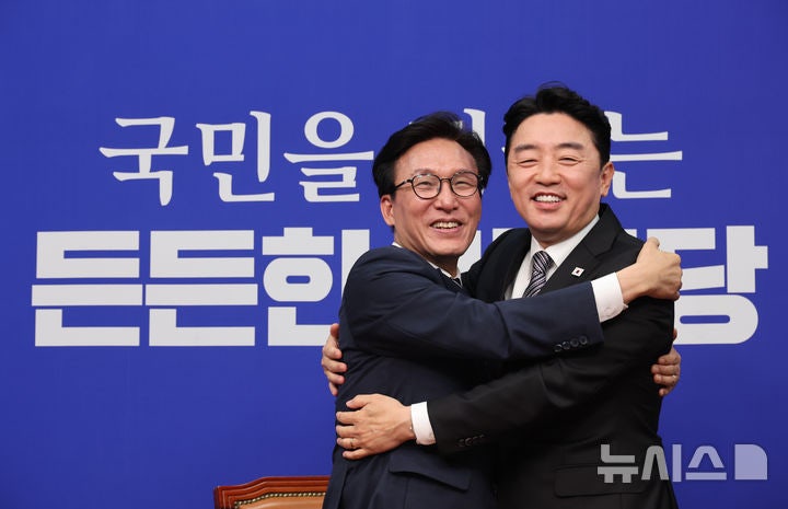 <b>김민석</b>, 강훈식 비서실장 접견…"벽 없는 원팀 완성·소통"