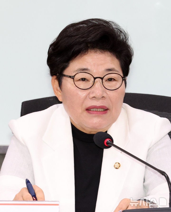 국<b>힘 정책위의장</b>에 3선 임이자 내정…내일 의총 추인