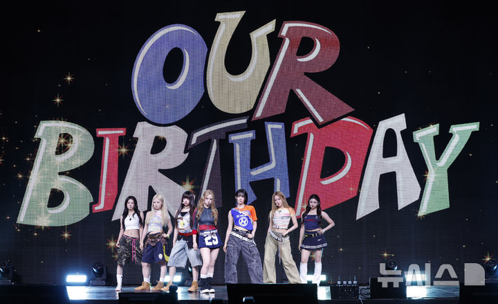 JYP 걸그룹 <b>아워벌스데이 데뷔</b>