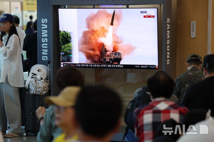 북, 단거리<b>탄도미사일</b> 십여발 평양서 동해로 <b>발사</b>…한미 UFS연습 도중 도...