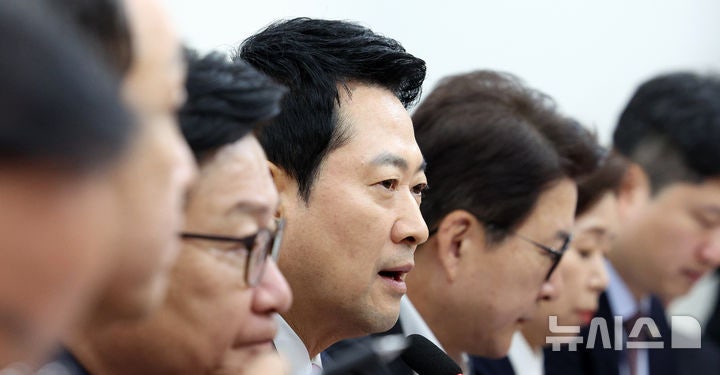 국힘 "與 <b>조희대</b> 겁박, 사법부 장악 시나리오…삼권분립 부정 발상"