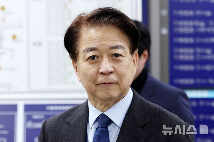 '불법 정치자금 수수' <b>노웅래</b> 1심 이어 <b>2심</b>도 <b>무죄</b>…法 "위법 수집 증거...