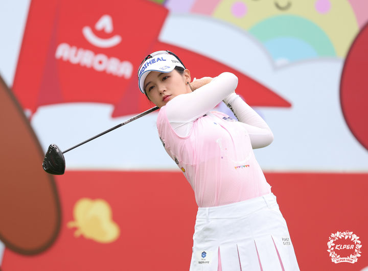 박현경, JLPGA 투어 전격 입회! 일본 매체 "제2의 이보미 기대"