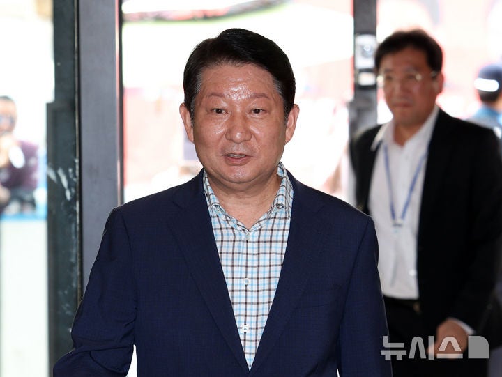 <b>권영진</b>, '<b>당원권 정지</b>' <b>중징계</b>에 "과거 독재 정권과 다를 바 없어"