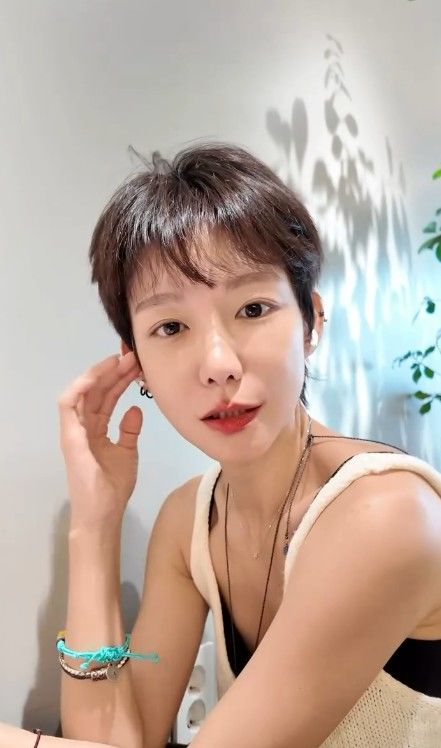 <b>신소율</b>, 파격 <b>숏컷 변신</b>에 소속사 대표 "돌았냐"