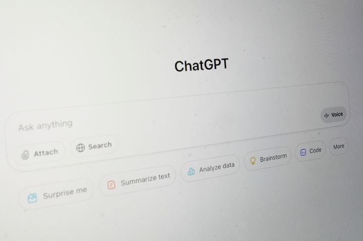 [보스턴=AP/뉴시스] 미국 매사추세츠주 보스턴에서 컴퓨터 스크린 앞에 띄워진 챗GPT(ChatGPT) 로고. 2026.05.26.