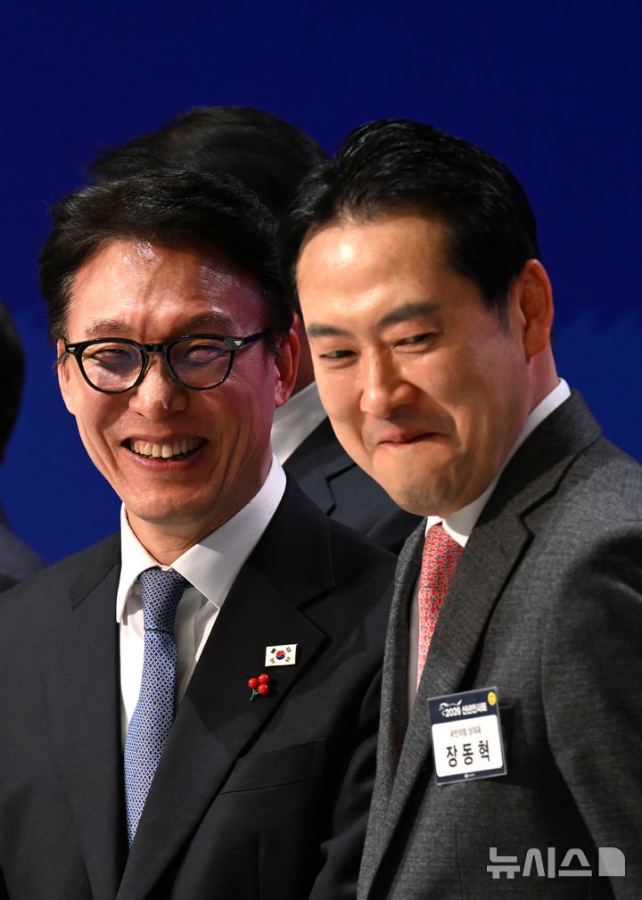 <b>김민석</b>, 오늘 국회서 <b>장동혁</b>과 <b>회동</b>…당대표 취임 후 첫 대면