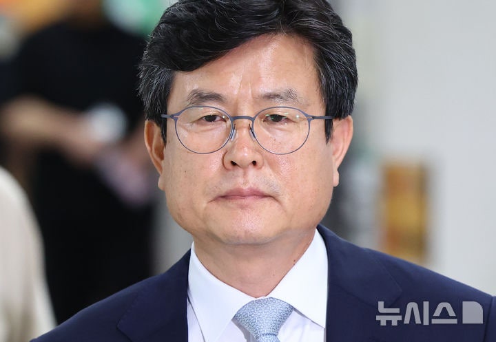 '사후 계엄선포문' <b>강의구</b>, 2심도 징역 1.6년…"절차상 하자 은폐"