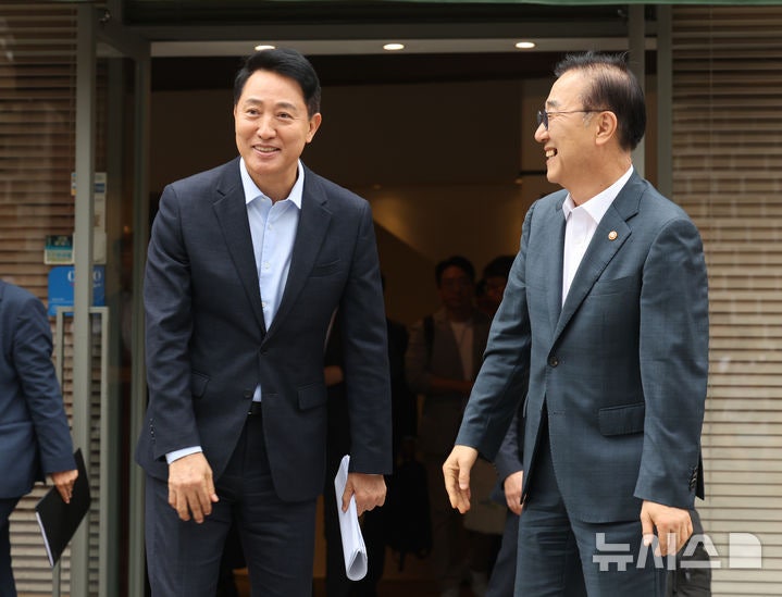 김윤덕 "녹지 훼손 부지활용" vs 오세훈 "<b>공원</b>화 원칙"…<b>용산공원</b> 놓고...