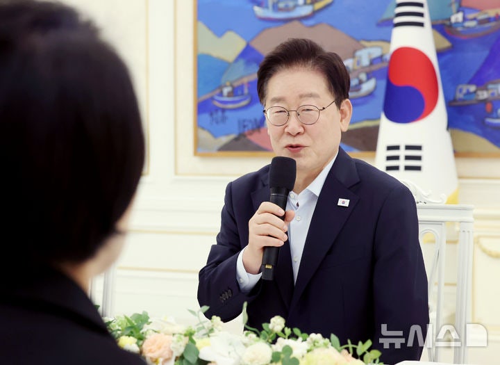 이 대통령 "당정청 하나 돼 역할…민주당 다른 점 찾으면 원수의 길 갈...