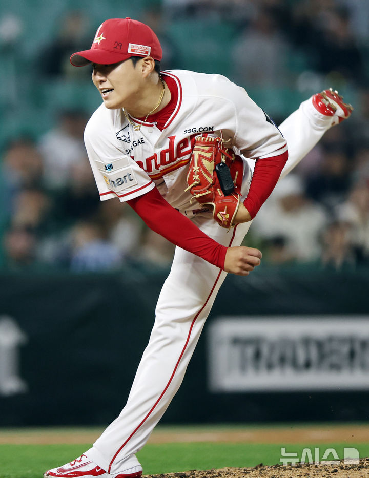 '최민준 호투·6회 5점' SSG, 이틀 연속 <b>한화</b> 제압…류현진 또 승리 불발