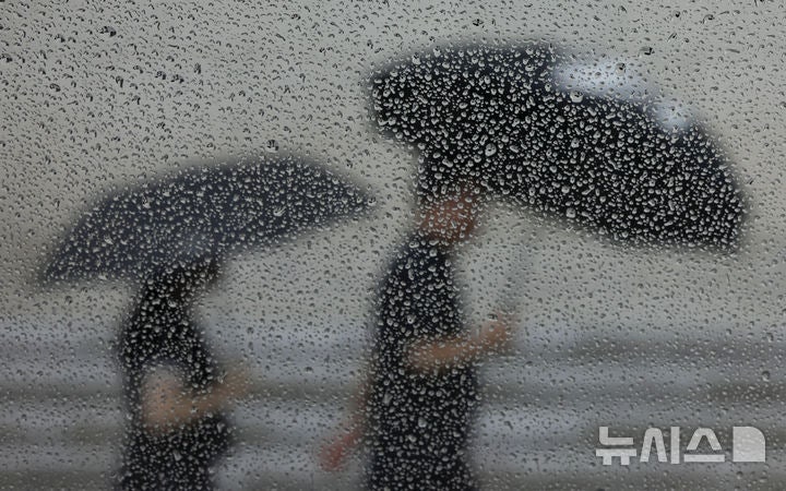 주말, 폭염 꺾이고 전국 비…기상청 "30일 남부 위험기상 가능성"