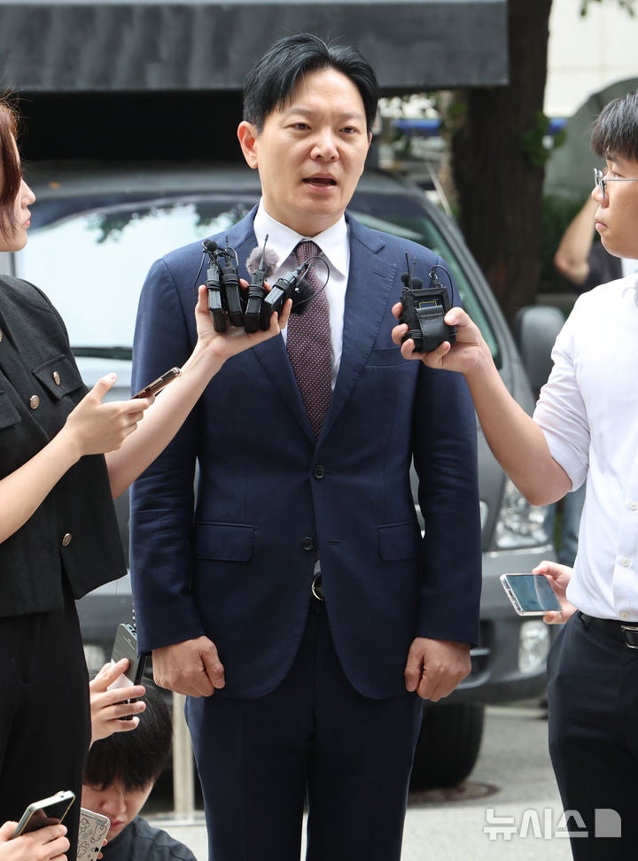 광수대 <b>출석</b>하는 <b>박상용 검사</b>