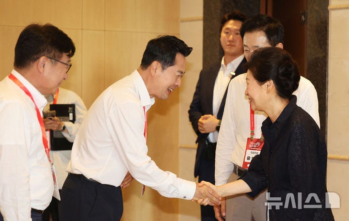 <b>박근혜</b> "내부 분열만큼 무서운 적 없어…<b>국힘</b>, 소수일수록 뭉쳐야"
