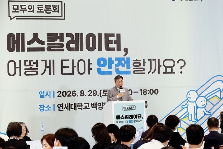 에스컬레이터 한 줄 서기 vs 두 줄 서기, 국민들의 압도적 선택은?