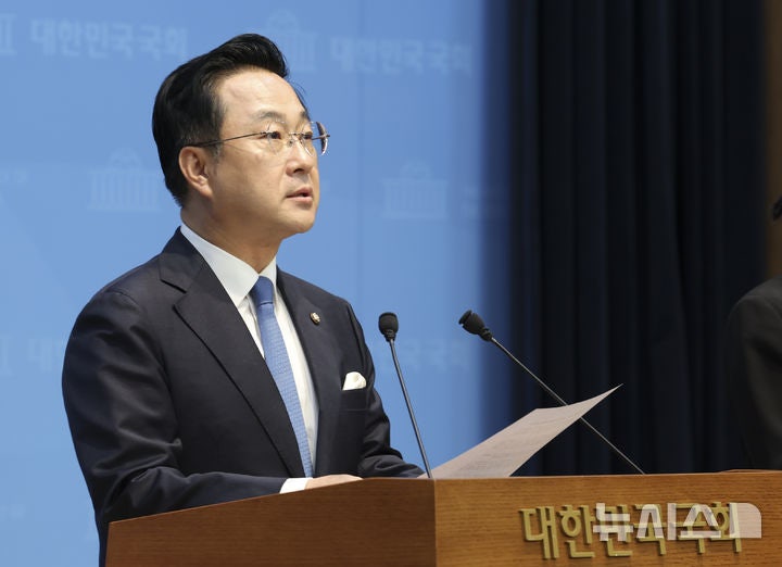 민주당 당직 추가 인선…<b>김용남 정책위 상임부의장</b>·강신성 체육위원장...