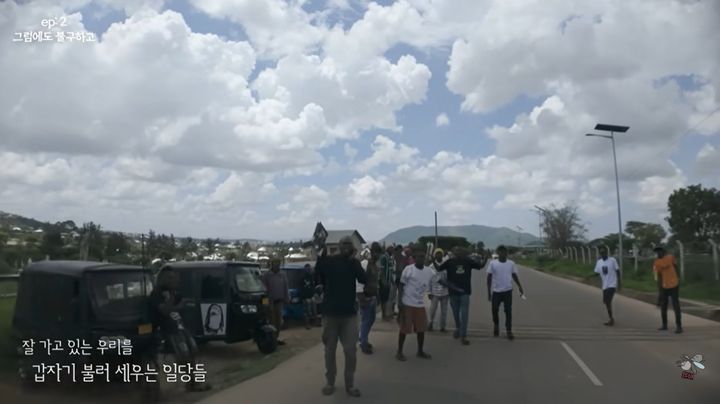 Korean travel YouTuber's footage of being groped and nearly robbed in Tanzania passes 1 million views