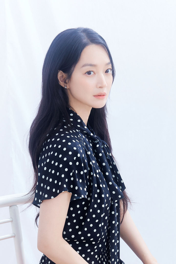 '15년간 40억 <b>기부</b>' <b>신민아</b>, 조용한 선행 재조명