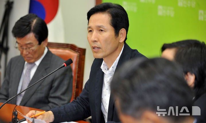 방음벽 공사 로비 대가로 수억 뒷돈…<b>우제창</b> 전 <b>의원</b>, 징역 4년 확정