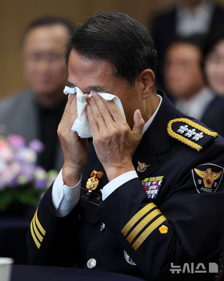 <b>유재성 경찰청장 대행 퇴임</b> "경찰 수사는 권한 아닌 책임" [뉴시스Pic]