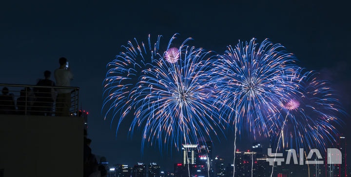 "명당 40만원 팝니다"…'<b>불꽃축제</b>' 앞두고 <b>여의도</b> 자리거래 기승