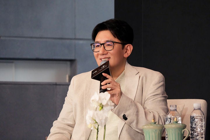 경찰, '사기적 부정거래 혐의' <b>방시혁 하이브</b> 의장 불구속 <b>송치</b>