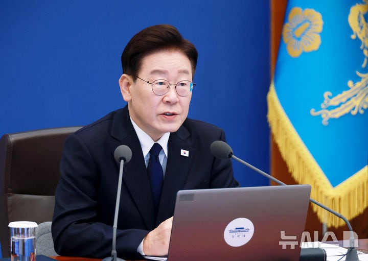 이 <b>대통령</b> "<b>경찰</b> 뼈 깎는 각오로 <b>자정</b> 해야…국민연금, 원칙 어긋나는 ...