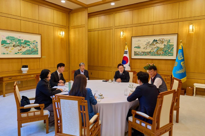 이재명 <b>대통령</b>, <b>양대 노총</b> 위원장과 메가프로젝트 등 노동현안 관련 차...