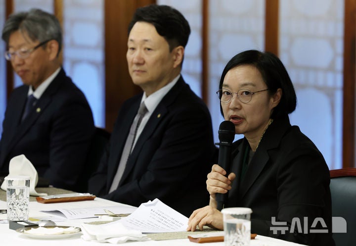 발언하는 <b>한성숙</b> 총리