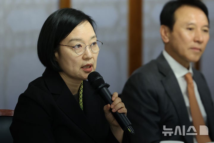 발언하는 <b>한성숙</b> 총리