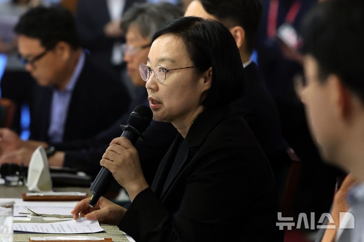 발언하는 <b>한성숙</b> 총리