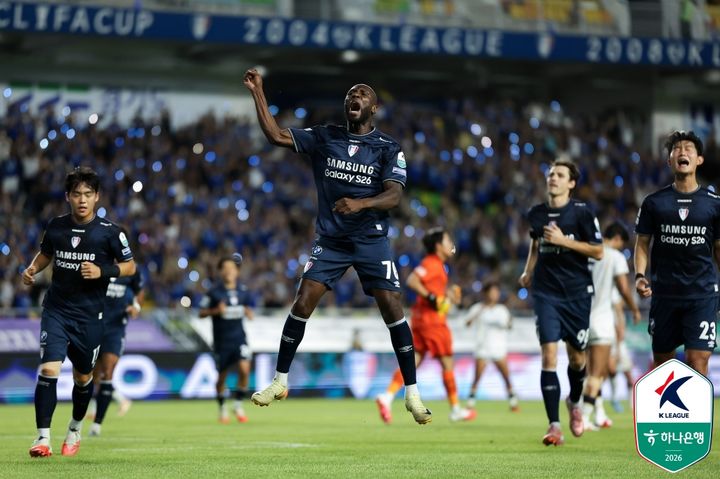 K리그2 선두 <b>수원</b>, 충남아산 2-0 격파…2위 서울E와 승점 5 차