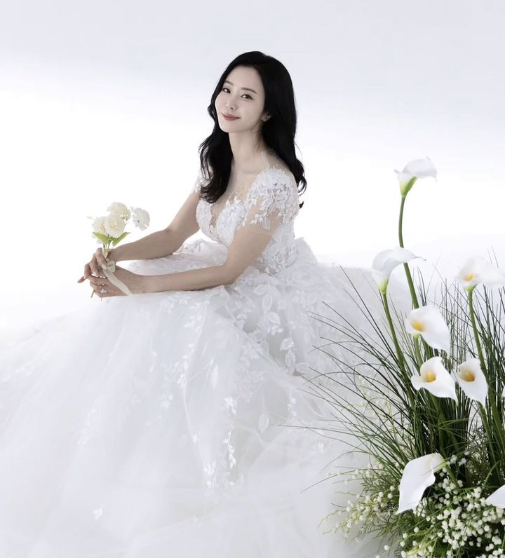 '46세 <b>결혼</b>' <b>반민정</b> "늦게 찾아온 인연 소중"